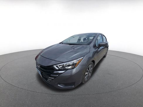 Used 2025 Nissan Versa SV image 4