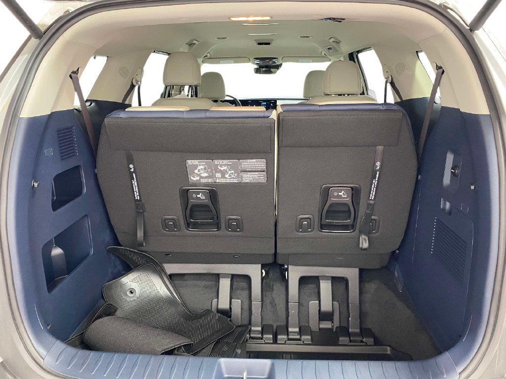 New 2026 Kia Carnival EX FWD image 9