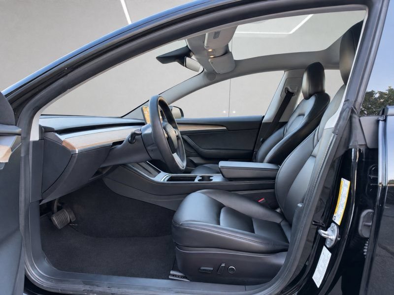 Used 2022 Tesla Model 3 Standard Range RWD image 9