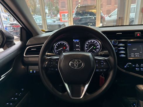 Used 2018 Toyota Camry L image 19