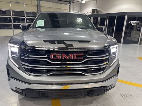 Used 2025 GMC Sierra 1500 SLT image 3