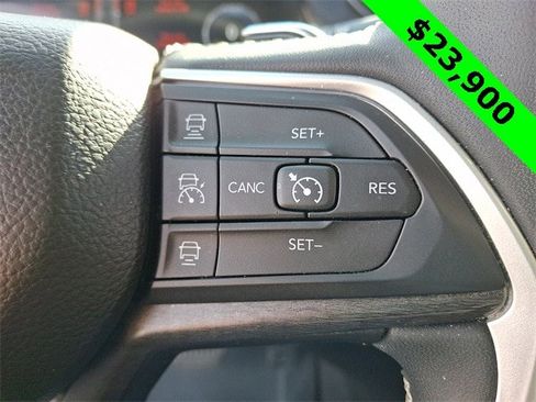 Used 2023 Jeep Grand Cherokee Limited image 23