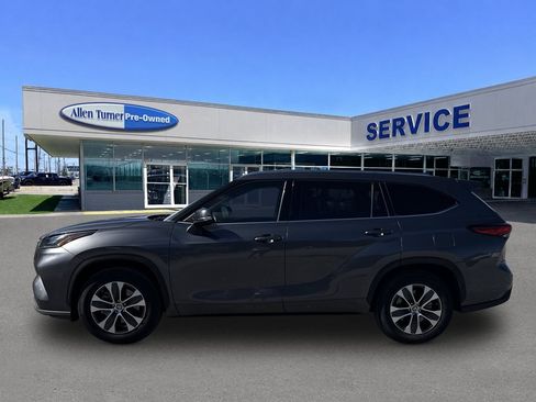 Used 2021 Toyota Highlander XLE FWD image 5