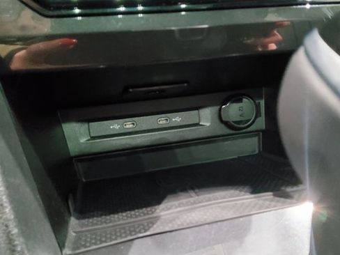 Used 2024 Volkswagen Tiguan SE R-Line image 30