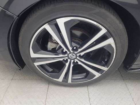 Used 2020 Nissan Sentra SR w/ Premium Package FWD image 31