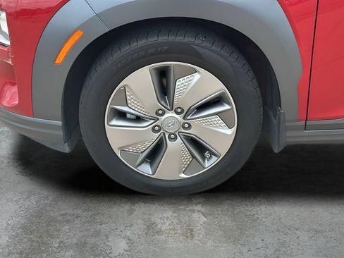 Used 2021 Hyundai Kona Limited w/ Cargo Package FWD image 3