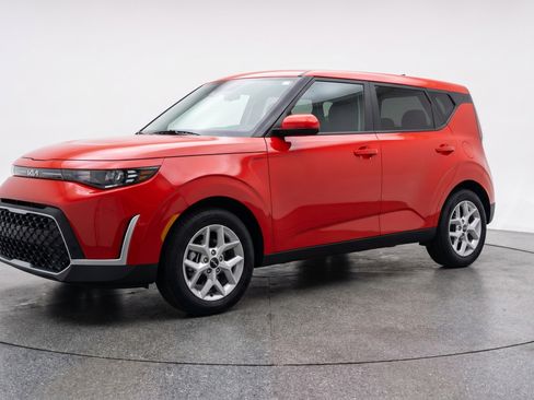 Used 2025 Kia Soul LX w/ LX Technology Package FWD image 3