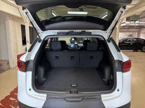Used 2025 Chevrolet Blazer LT FWD image 32