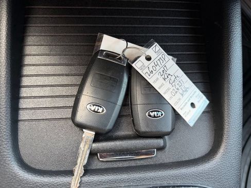 Used 2017 Kia Forte LX FWD image 21