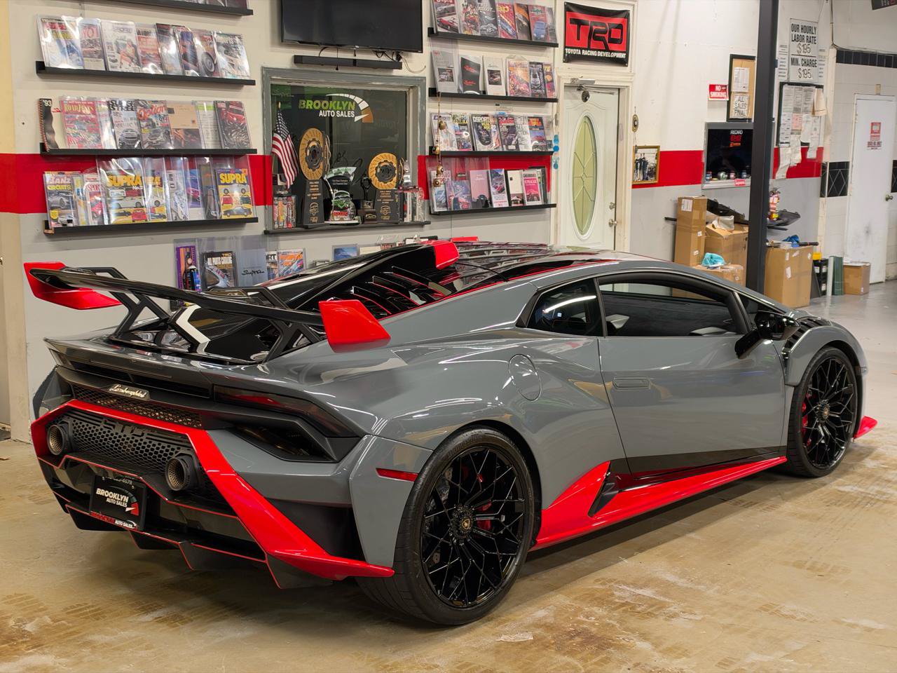 Used 2022 Lamborghini Huracan STO RWD image 6