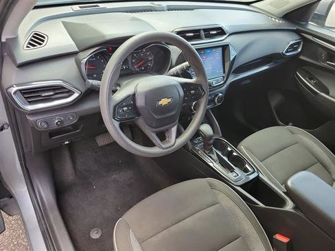 Used 2023 Chevrolet TrailBlazer LT w/ Convenience Package image 2
