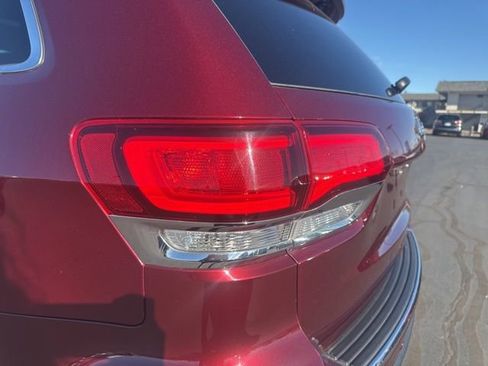 Used 2022 Jeep Grand Cherokee Limited image 25