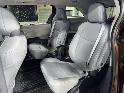 Certified 2023 Toyota Sienna XLE w/ XLE Plus Package image 17
