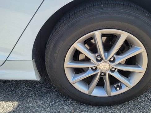 Used 2018 Hyundai Sonata SE FWD image 11