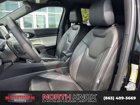 Used 2025 Jeep Compass Limited AWD/4WD image 5