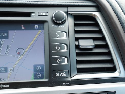 Used 2016 Toyota Highlander XLE AWD/4WD image 27