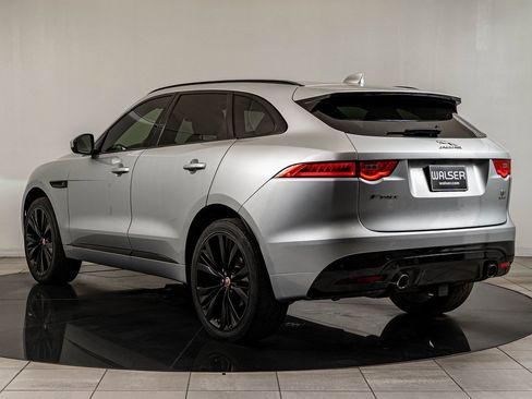 Used 2017 Jaguar F-PACE S image 6