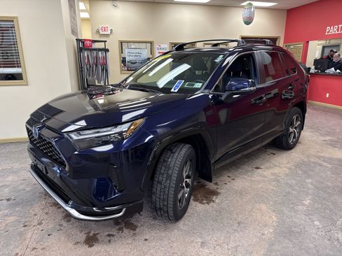 Used 2024 Toyota RAV4 SE w/ Weather & Moonroof Package AWD/4WD image 3