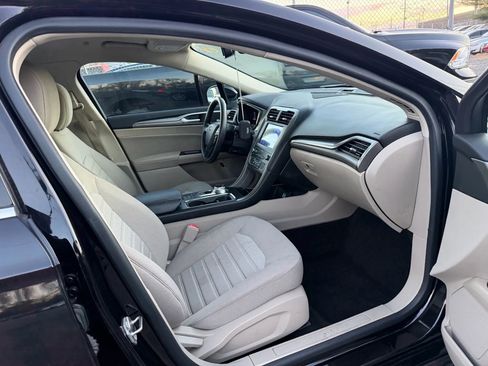 Used 2020 Ford Fusion SE image 30