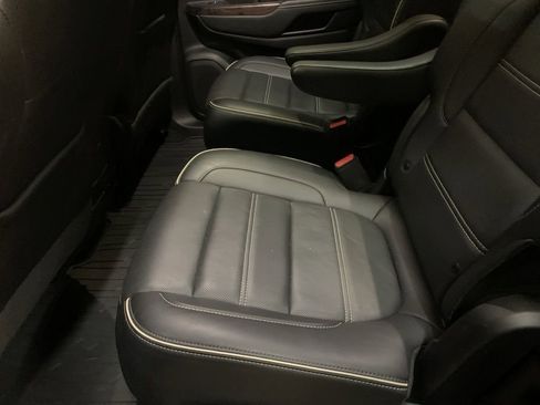 Used 2022 GMC Acadia Denali image 13
