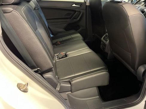 Used 2021 Volkswagen Tiguan SE FWD image 12