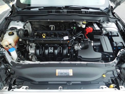 Used 2018 Ford Fusion SE FWD image 20