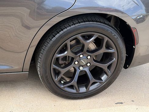 Used 2020 Chrysler 300 Touring w/ Sport Appearance Package image 12