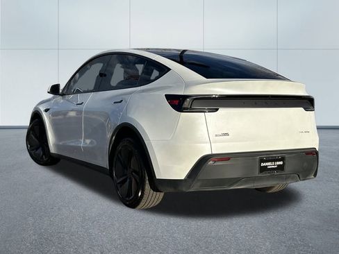 Used 2026 Tesla Model Y AWD image 8