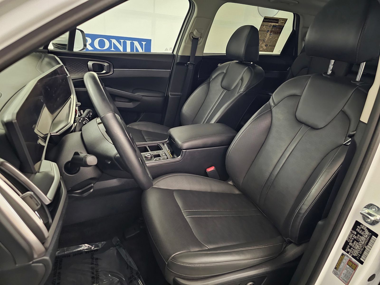 Used 2024 Kia Sorento S w/ Panoramic Sunroof Package FWD image 5