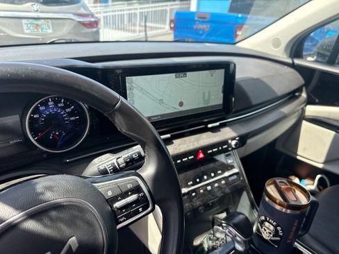 Used 2024 Kia Carnival EX FWD image 15
