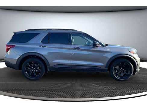 Used 2024 Ford Explorer ST-Line w/ Class IV Trailer Tow Package AWD/4WD image 14