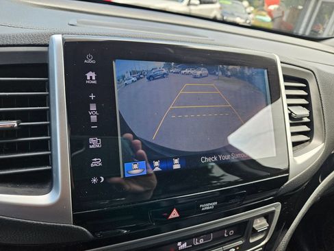 Used 2017 Honda Pilot Touring image 14