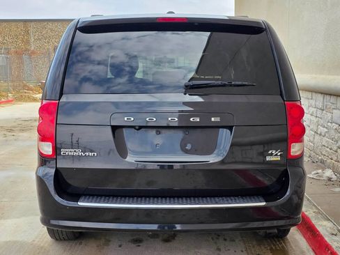 Used 2016 Dodge Grand Caravan R/T image 4