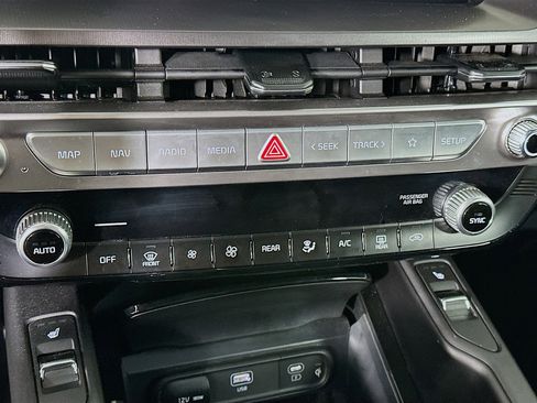 Used 2025 Kia Telluride S image 24