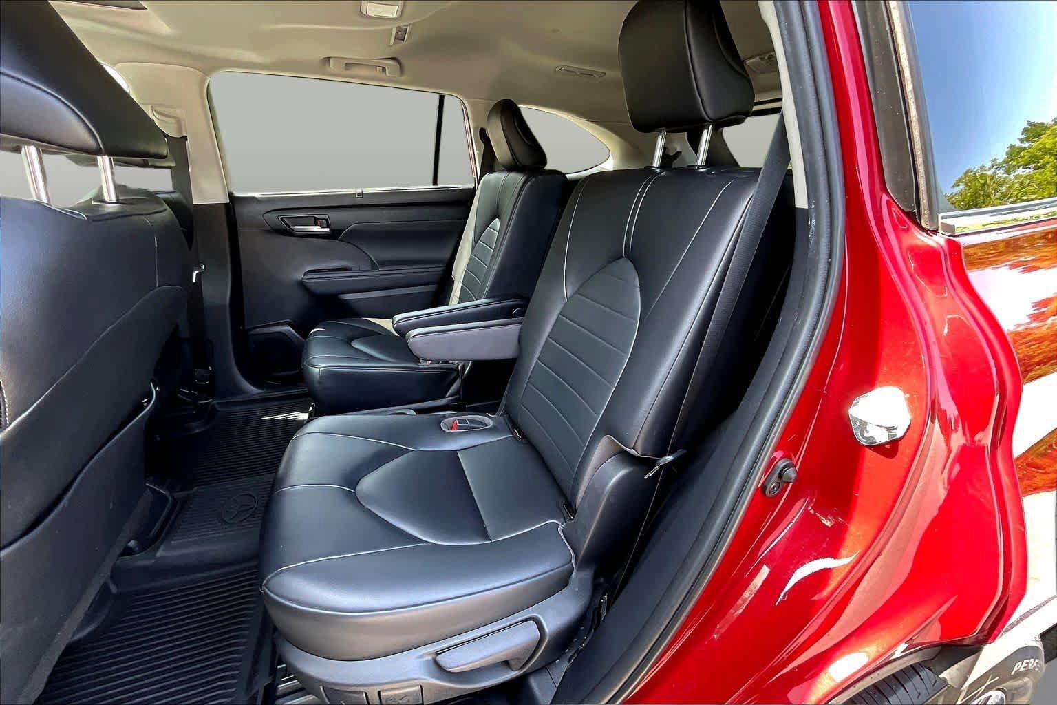 Used 2023 Toyota Highlander XLE FWD image 20