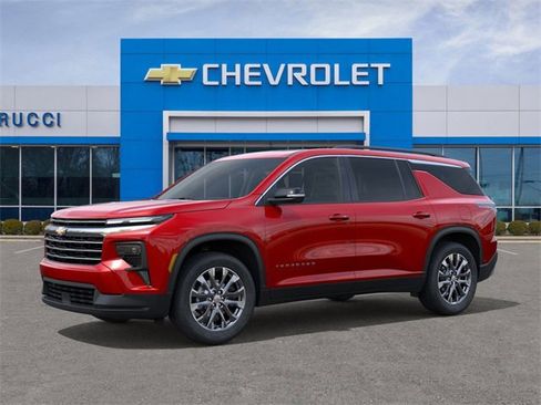 New 2026 Chevrolet Traverse LT image 2