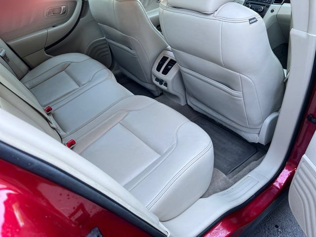 Used 2012 Ford Taurus Limited FWD image 19