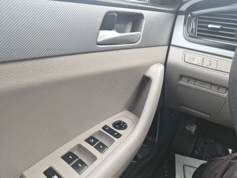 Used 2019 Hyundai Sonata SE w/ Cargo Package image 14