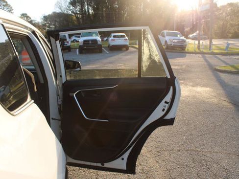 Used 2020 Toyota RAV4 LE FWD image 16
