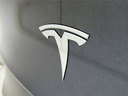 Used 2025 Tesla Model Y Long Range image 16