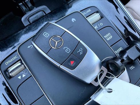 Used 2022 Mercedes-Benz GLB 250 image 27