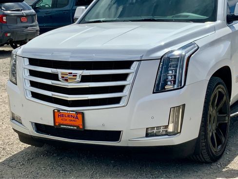 Used 2020 Cadillac Escalade ESV Luxury AWD/4WD image 9