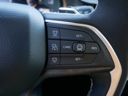 New 2026 Jeep Grand Cherokee Limited w/ Luxury Tech Group II AWD/4WD image 11