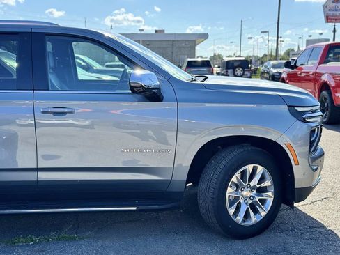 Used 2025 Chevrolet Suburban Premier AWD/4WD image 3