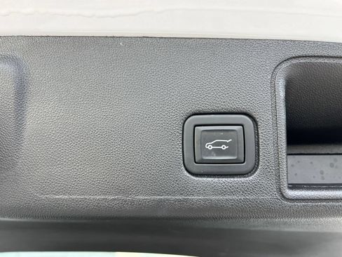 Used 2024 GMC Terrain SLT AWD/4WD image 23