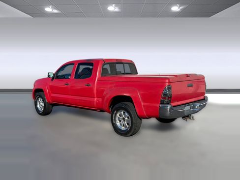 Used 2005 Toyota Tacoma PreRunner image 3