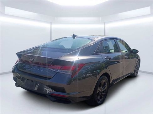 Used 2021 Hyundai Elantra SEL FWD image 3