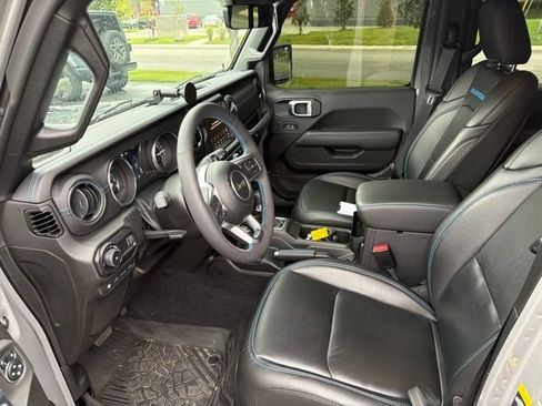 Used 2023 Jeep Wrangler Unlimited Rubicon 4xe w/ Cold Weather Group AWD/4WD image 11