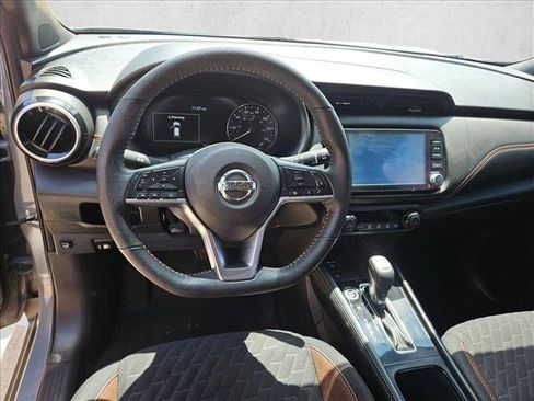 Used 2021 Nissan Kicks SR w/ Interior Electronics Package FWD image 17