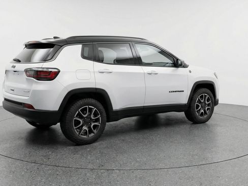 Used 2025 Jeep Compass Trailhawk image 7